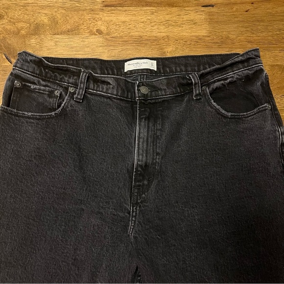 Abercrombie & Fitch The '80s Mom High Rise Jeans in Black Size 33 / 16S - Picture 5 of 8